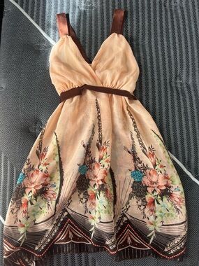Floral Peach V-Neck Summer Dress with Brown Accents